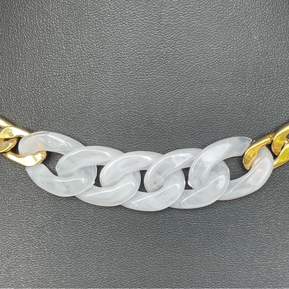 Gold Tone Curb Link Frosted White Lucite Necklace 18” Length Classic - Picture 3 of 3